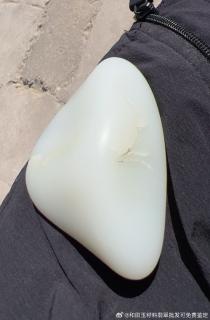 260克 超级油疙瘩 羊脂急光白籽 油细润白完整 这个品质的白玉籽料真
