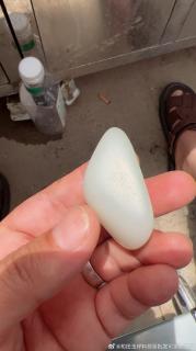 新疆和田玉籽料原石,新料子55.8克 白度一级白 毛孔清晰 玉质细润 独