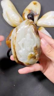 黑皮秋梨皮色的和田玉为何受追捧
