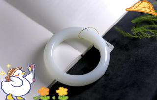 揭秘和田玉的鉴定标准与选购指南:从顽石中寻觅珍宝