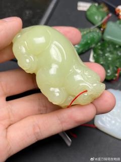 黄口貔貅手把件