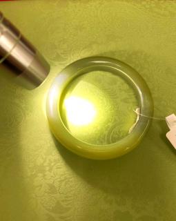 💡 照玉手电筒是和田玉爱好者与专业人士的必备工具,它能帮助我们