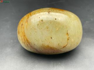和田玉原石一个301克