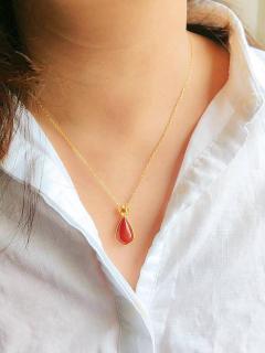 天然南红玛瑙和田玉水滴本命年红色吊坠秋冬内搭项链2025新款爆款