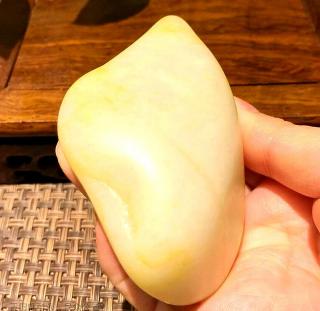 和田玉白皮料:隐藏于瑕疵后的顶级收藏