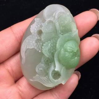 和田玉佩戴久了,与刚入手的时候颜色有所不同